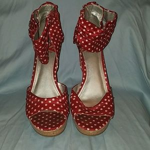 Fergalucious Rockabilly wedge size 7